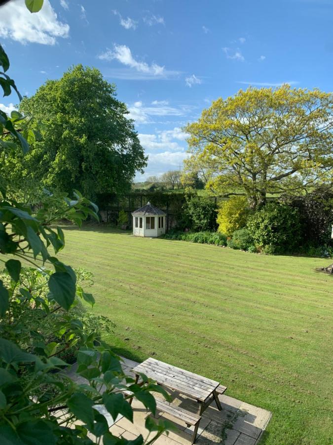 Dalton House Bed And Breakfast Bagian luar foto